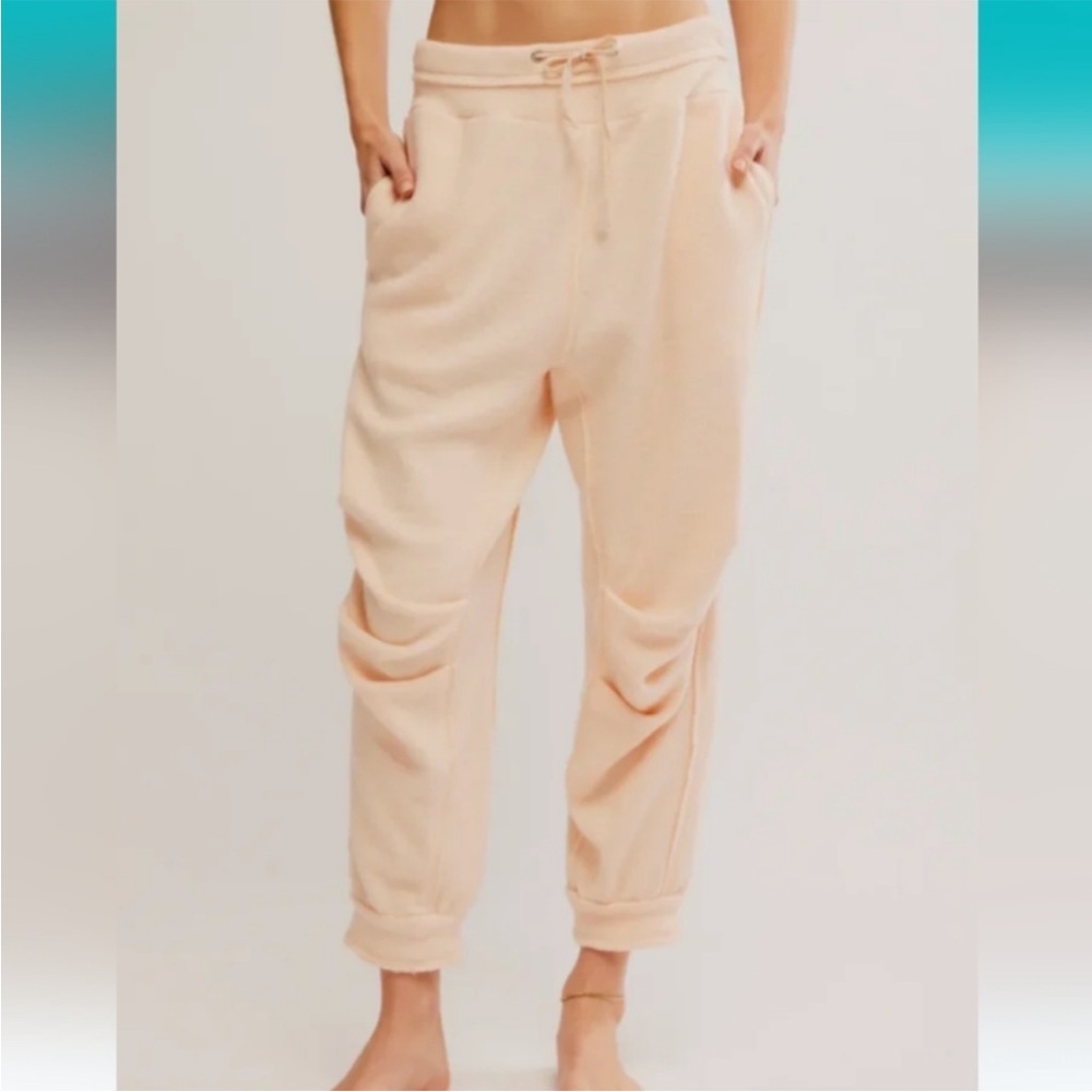 NWT free people day off joggers in tender Peach Jogger Sweatpants - Picture 5 of 10
